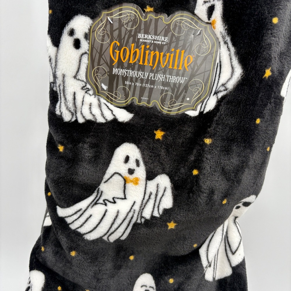 Berkshire Goblinville Plush Throw Blanket Ghost HALLOWEEN Decor 50 x‎ 70